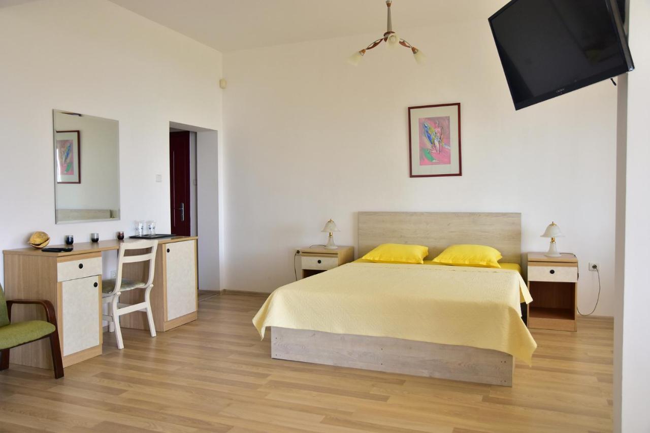 Guest Rooms Sea View Balcic Exterior foto