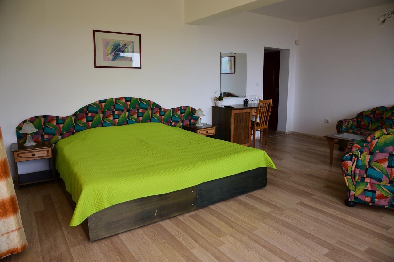 Guest Rooms Sea View Balcic Exterior foto