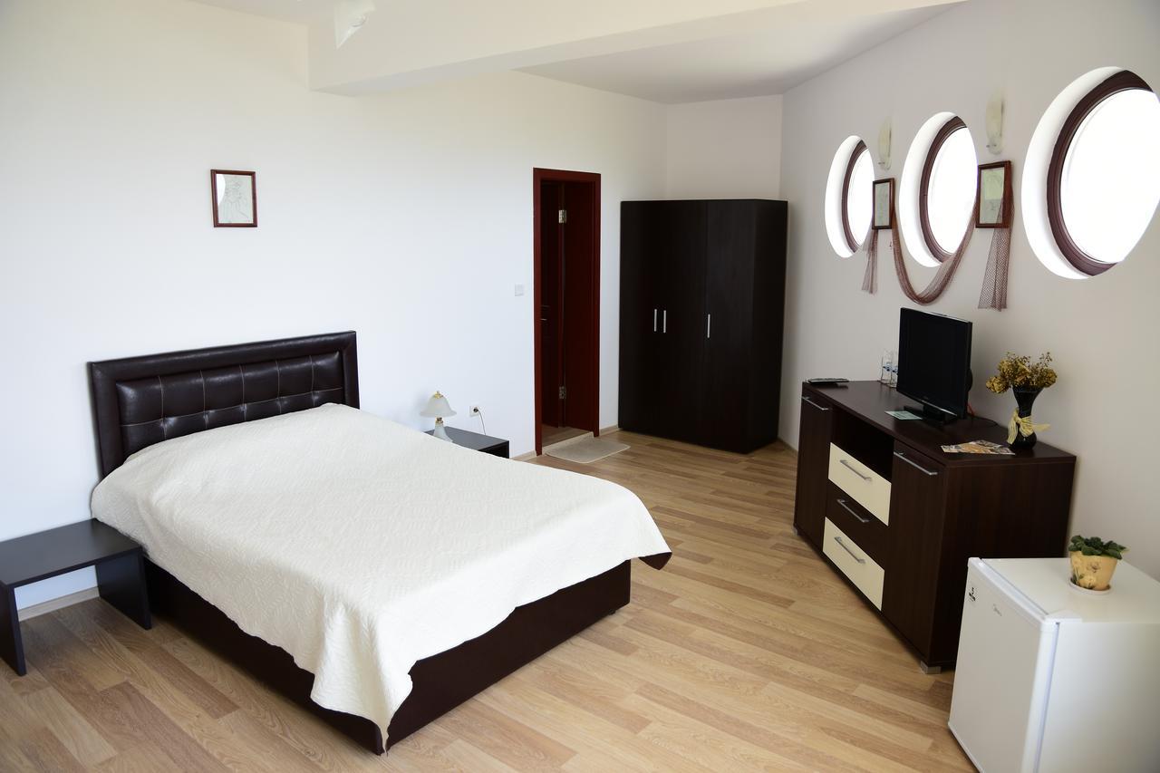 Guest Rooms Sea View Balcic Exterior foto